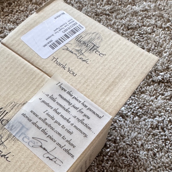 Demdaco Figurine with Pink Bouquet - Picture 2 of 4